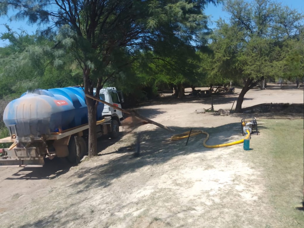 Juan Facundo Quiroga cuenta con 6 camiones para continuar con el abastecimiento de agua