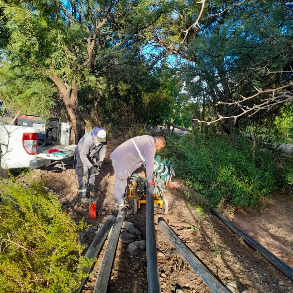 Realizan mejoras en el sistema de distribución de agua para los vecinos de Guandacol