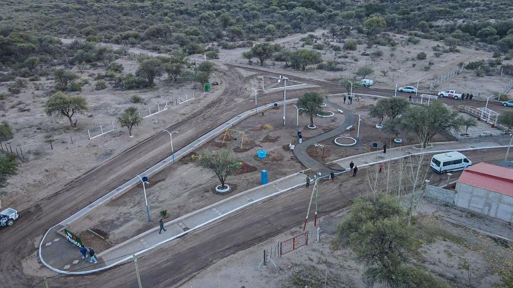 El Gobernador Quintela inauguró un nuevo espacio de encuentro para la comunidad de Huaco