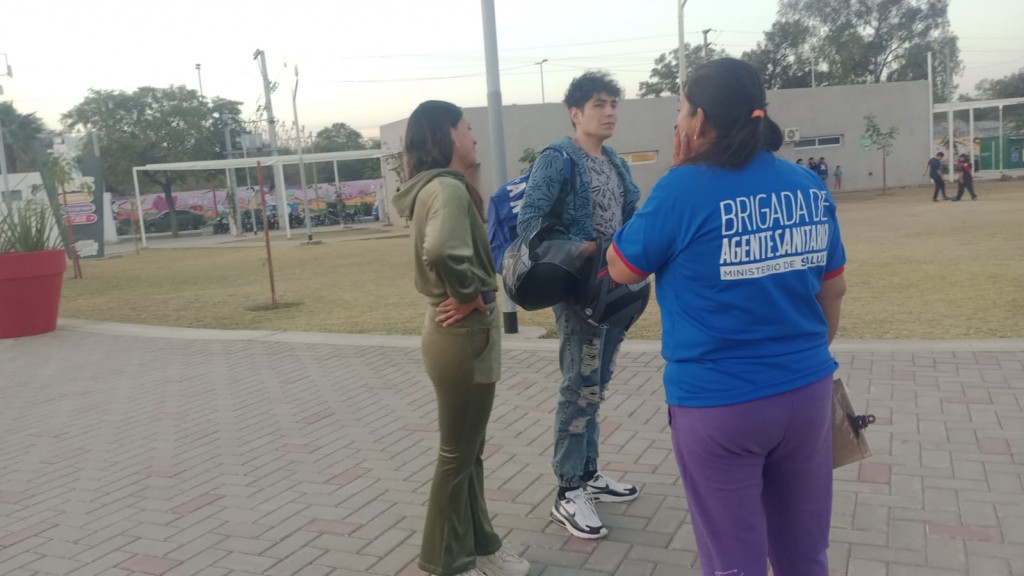 En parques de Capital, inscriben a jóvenes que deseen vacunarse contra el dengue