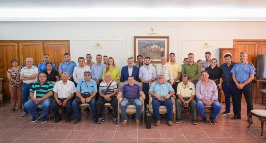 El Gobernador Ricardo Quintela recibió a representantes de las fuerzas de seguridad ante el aumento salarial otorgado a policías y penitenciarios