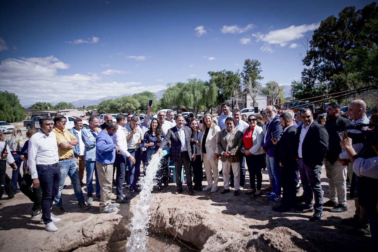 El Gobierno provincial inauguró una nueva perforación que brindará solución al problema hídrico de varios barrios de Aimogasta