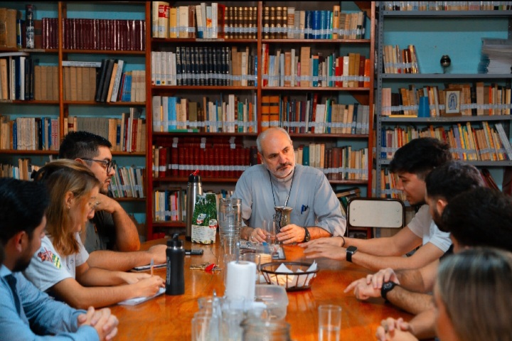 Juventudes, Iglesia y Estado: un tinkunako de encuentro por el futuro de los jovenes riojanos