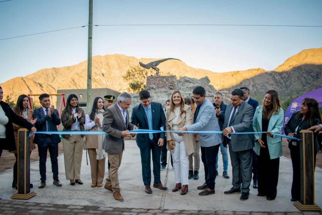 Nuevo espacio para el turismo y la comunidad: inauguraron la Plaza del Encuentro en el Dique Los Sauces