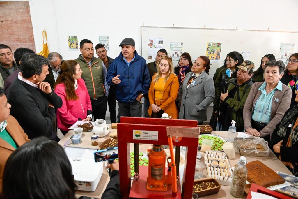 Inauguraron una sala para la elaboración de harina de algarroba en el Colegio N°22 de Bañado de Los Pantanos