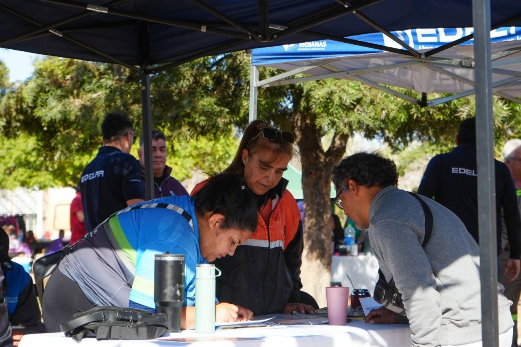 El Municipio llegó con todos sus servicios al barrio Ricardo Primero 
