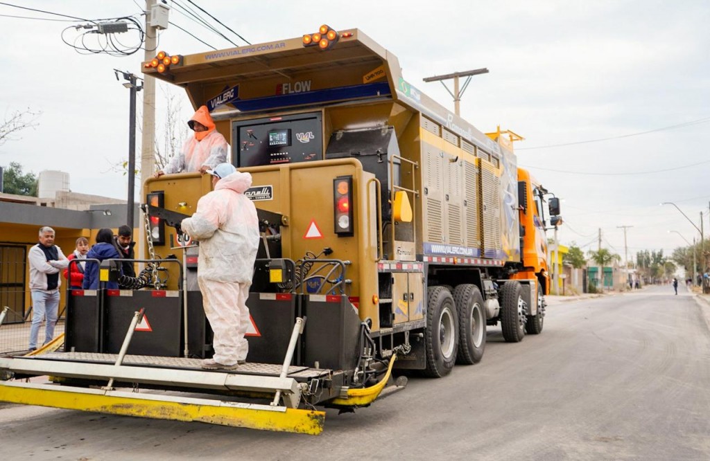 Provincia y Municipio incorporan nueva tecnología de pavimentación en los barrios capitalinos
