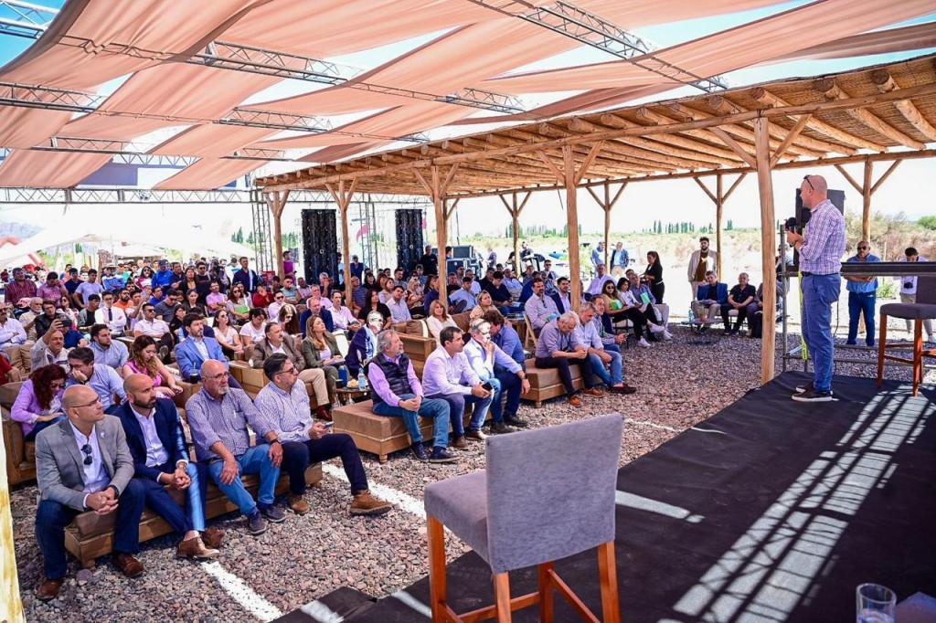 Quintela encabezó el encuentro multisectorial de actores del sector minero en La Rioja