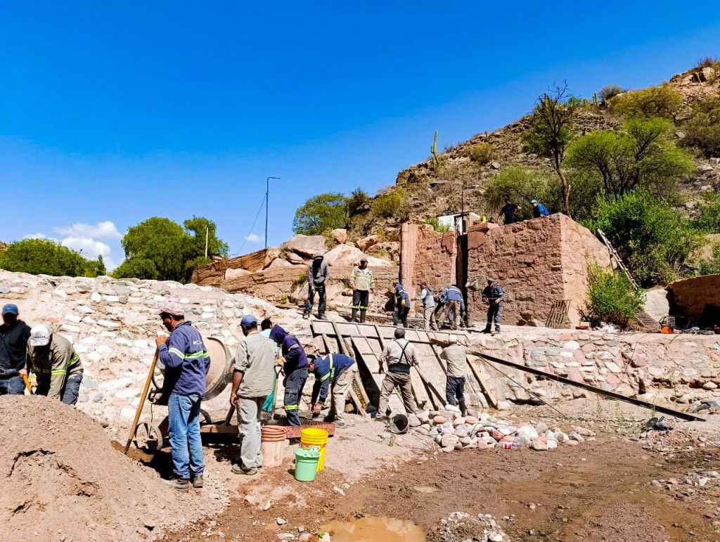 La Provincia avanza con obras clave en Famatina para optimizar la captación y el acceso al agua de riego